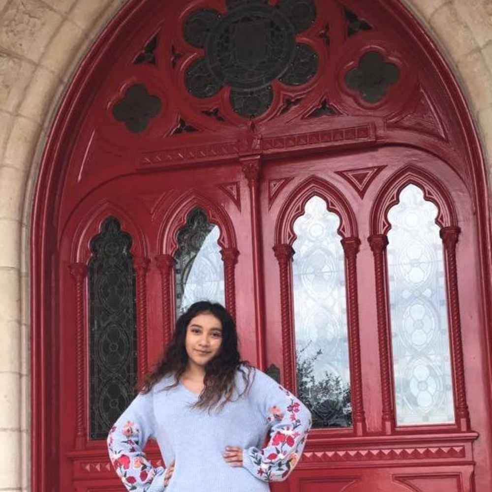 Meet your Posher, Paola